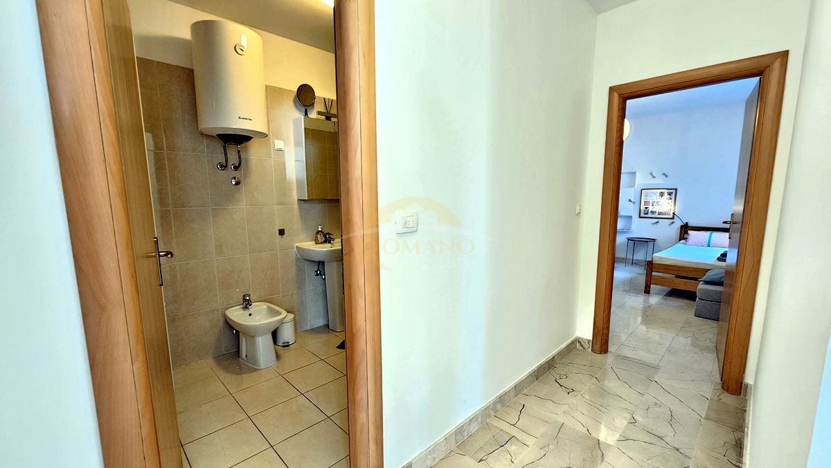 Prostoren dvosobni stan z odprtim pogledom na morje – Trogir, Balan